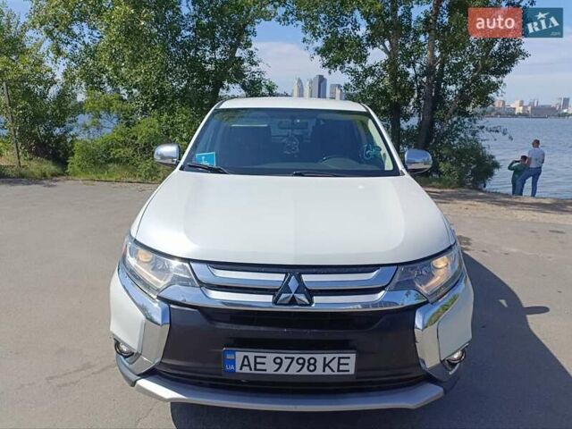 Белый Мицубиси Аутлендер, объемом двигателя 2.36 л и пробегом 145 тыс. км за 15200 $, фото 2 на Automoto.ua