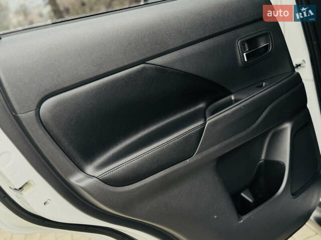 Белый Мицубиси Аутлендер, объемом двигателя 2.2 л и пробегом 140 тыс. км за 16200 $, фото 83 на Automoto.ua