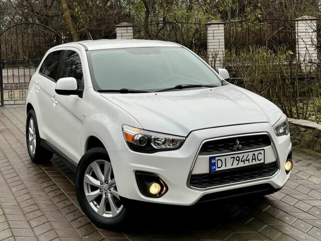 Белый Мицубиси Аутлендер, объемом двигателя 2 л и пробегом 168 тыс. км за 10800 $, фото 1 на Automoto.ua