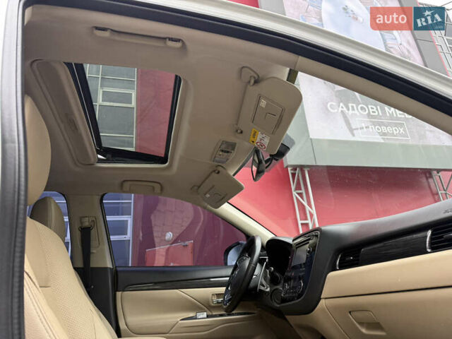 Белый Мицубиси Аутлендер, объемом двигателя 2.4 л и пробегом 160 тыс. км за 16500 $, фото 24 на Automoto.ua