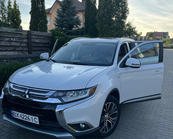 Белый Мицубиси Аутлендер, объемом двигателя 3 л и пробегом 197 тыс. км за 15500 $, фото 9 на Automoto.ua