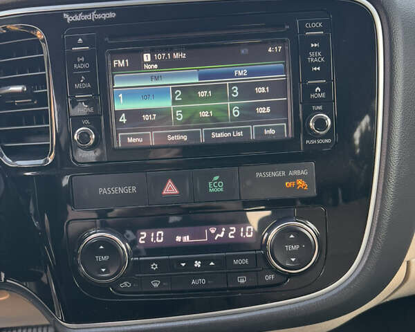 Белый Мицубиси Аутлендер, объемом двигателя 3 л и пробегом 197 тыс. км за 15300 $, фото 34 на Automoto.ua