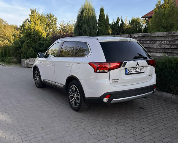 Белый Мицубиси Аутлендер, объемом двигателя 3 л и пробегом 197 тыс. км за 15500 $, фото 23 на Automoto.ua