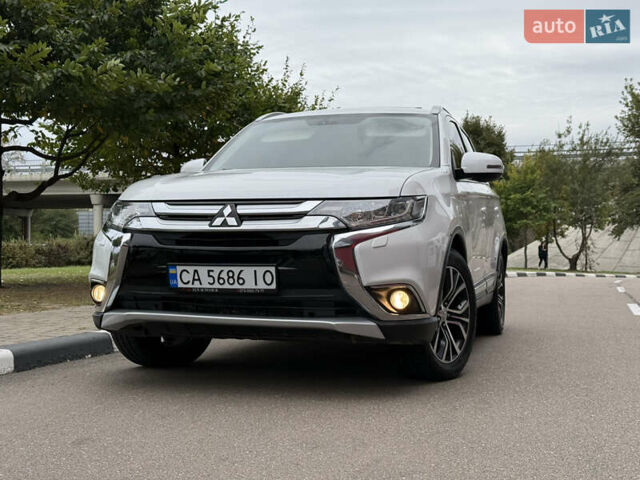 Белый Мицубиси Аутлендер, объемом двигателя 2.4 л и пробегом 160 тыс. км за 16900 $, фото 1 на Automoto.ua