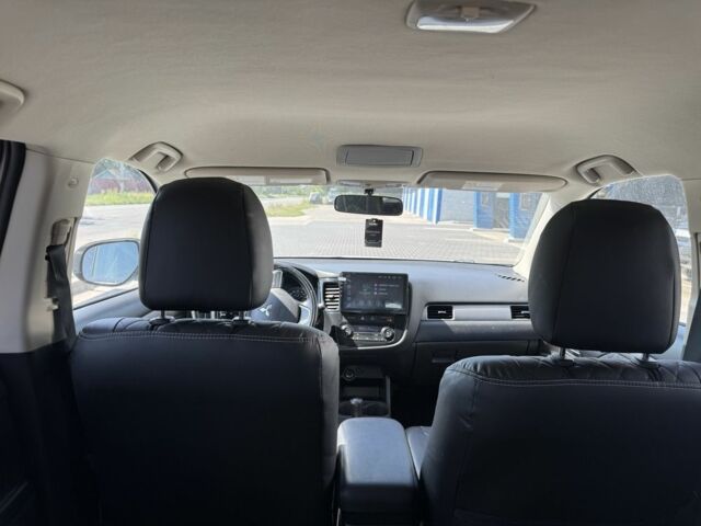 Белый Мицубиси Аутлендер, объемом двигателя 2.4 л и пробегом 91 тыс. км за 15900 $, фото 13 на Automoto.ua