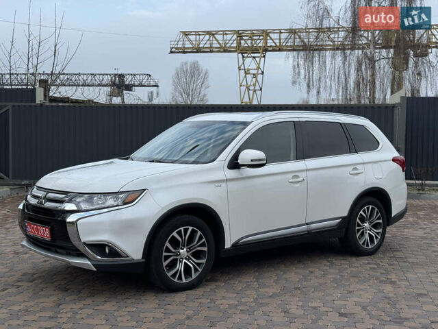 Белый Мицубиси Аутлендер, объемом двигателя 3 л и пробегом 310 тыс. км за 12700 $, фото 13 на Automoto.ua