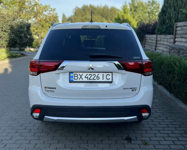 Белый Мицубиси Аутлендер, объемом двигателя 3 л и пробегом 197 тыс. км за 15500 $, фото 19 на Automoto.ua