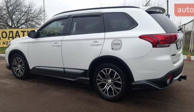 Белый Мицубиси Аутлендер, объемом двигателя 2.4 л и пробегом 240 тыс. км за 14900 $, фото 5 на Automoto.ua