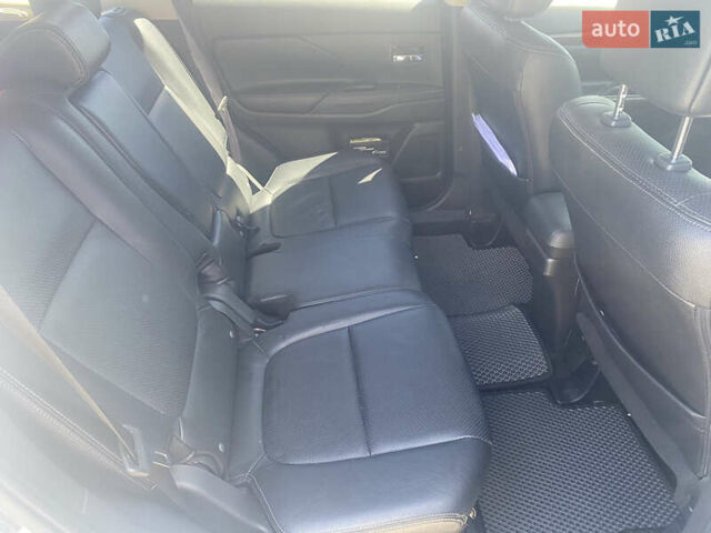 Білий Міцубісі Аутлендер, об'ємом двигуна 2.36 л та пробігом 159 тис. км за 15500 $, фото 12 на Automoto.ua