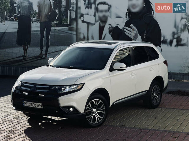 Белый Мицубиси Аутлендер, объемом двигателя 2.4 л и пробегом 147 тыс. км за 12999 $, фото 4 на Automoto.ua