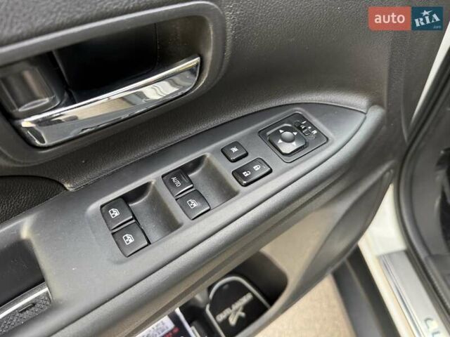 Міцубісі Аутлендер 2015 у Дніпро (Дніпропетровську) на Automoto.ua Білий Міцубісі Аутлендер, об'ємом двигуна 2.36 л та пробігом 178 тис. км за 14500 $, фото 21 на Automoto.ua