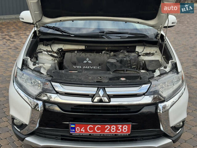Белый Мицубиси Аутлендер, объемом двигателя 3 л и пробегом 310 тыс. км за 12700 $, фото 46 на Automoto.ua