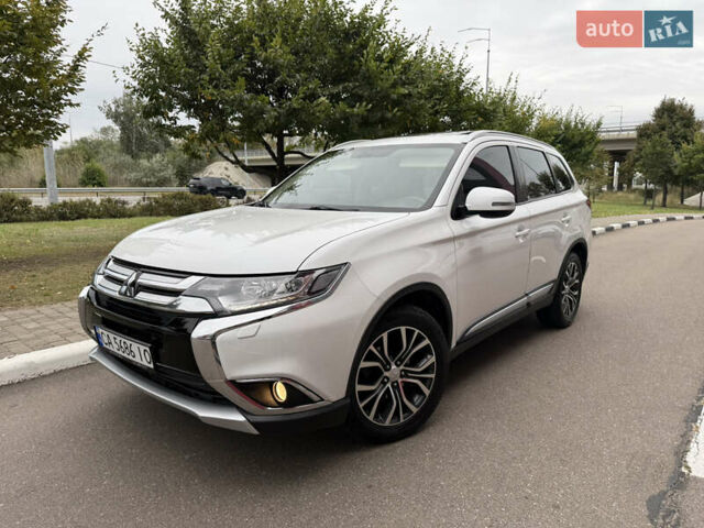 Мицубиси Аутлендер 2015 в Киеве на Automoto.ua Белый Мицубиси Аутлендер, объемом двигателя 2.4 л и пробегом 159 тыс. км за 17300 $, фото 8 на Automoto.ua