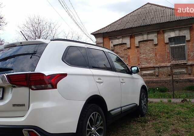 Білий Міцубісі Аутлендер, об'ємом двигуна 2.4 л та пробігом 77 тис. км за 15000 $, фото 17 на Automoto.ua