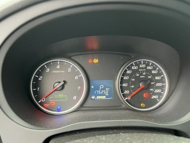 Белый Мицубиси Аутлендер, объемом двигателя 3 л и пробегом 175 тыс. км за 13100 $, фото 5 на Automoto.ua