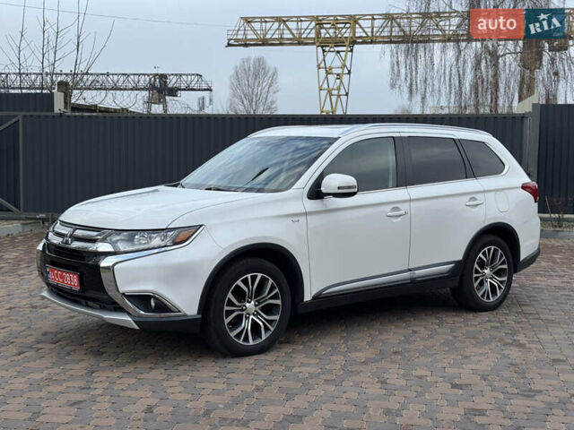 Белый Мицубиси Аутлендер, объемом двигателя 3 л и пробегом 310 тыс. км за 12700 $, фото 40 на Automoto.ua