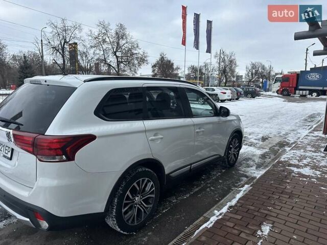 Білий Міцубісі Аутлендер, об'ємом двигуна 2.36 л та пробігом 137 тис. км за 14600 $, фото 3 на Automoto.ua