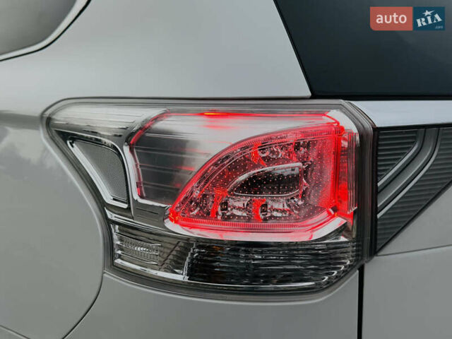 Белый Мицубиси Аутлендер, объемом двигателя 2.2 л и пробегом 140 тыс. км за 16200 $, фото 28 на Automoto.ua