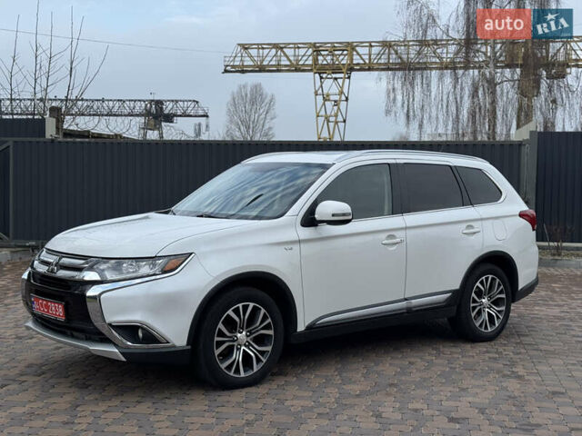 Белый Мицубиси Аутлендер, объемом двигателя 3 л и пробегом 310 тыс. км за 12700 $, фото 14 на Automoto.ua