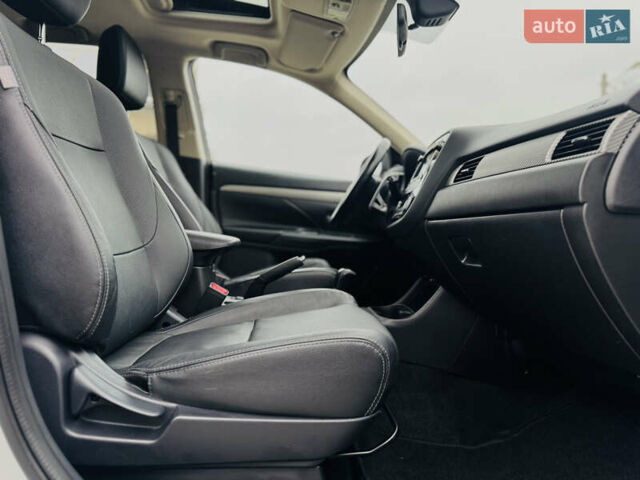 Белый Мицубиси Аутлендер, объемом двигателя 2.2 л и пробегом 140 тыс. км за 16200 $, фото 68 на Automoto.ua