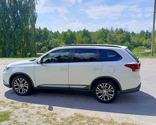 Белый Мицубиси Аутлендер, объемом двигателя 2.36 л и пробегом 142 тыс. км за 15100 $, фото 4 на Automoto.ua