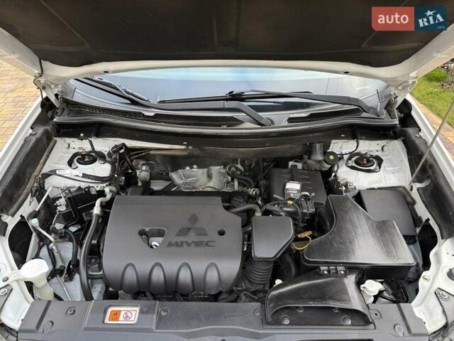 Белый Мицубиси Аутлендер, объемом двигателя 2.36 л и пробегом 191 тыс. км за 13950 $, фото 32 на Automoto.ua