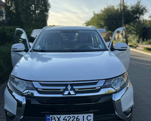 Белый Мицубиси Аутлендер, объемом двигателя 3 л и пробегом 197 тыс. км за 15300 $, фото 52 на Automoto.ua