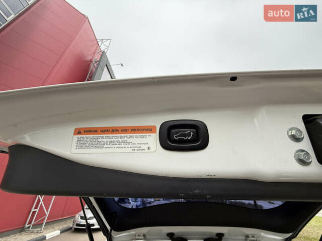 Белый Мицубиси Аутлендер, объемом двигателя 2.4 л и пробегом 160 тыс. км за 16999 $, фото 19 на Automoto.ua