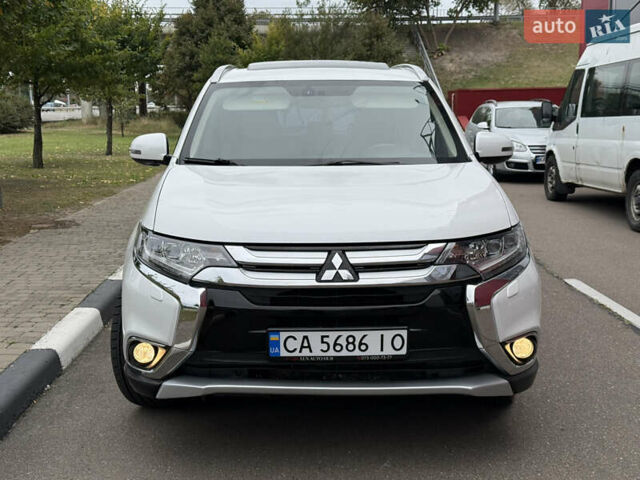 Мицубиси Аутлендер 2015 в Киеве на Automoto.ua Белый Мицубиси Аутлендер, объемом двигателя 2.4 л и пробегом 159 тыс. км за 17300 $, фото 9 на Automoto.ua
