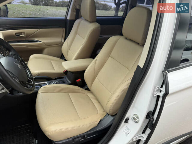 Белый Мицубиси Аутлендер, объемом двигателя 2.4 л и пробегом 160 тыс. км за 16600 $, фото 29 на Automoto.ua