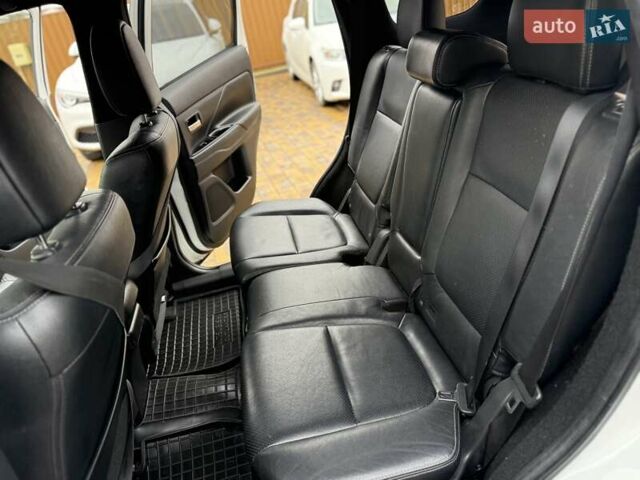 Белый Мицубиси Аутлендер, объемом двигателя 2.36 л и пробегом 191 тыс. км за 13950 $, фото 25 на Automoto.ua