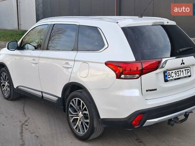 Білий Міцубісі Аутлендер, об'ємом двигуна 2.3 л та пробігом 130 тис. км за 14999 $, фото 4 на Automoto.ua