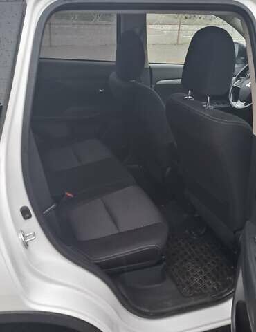 Білий Міцубісі Аутлендер, об'ємом двигуна 2.3 л та пробігом 158 тис. км за 18200 $, фото 12 на Automoto.ua