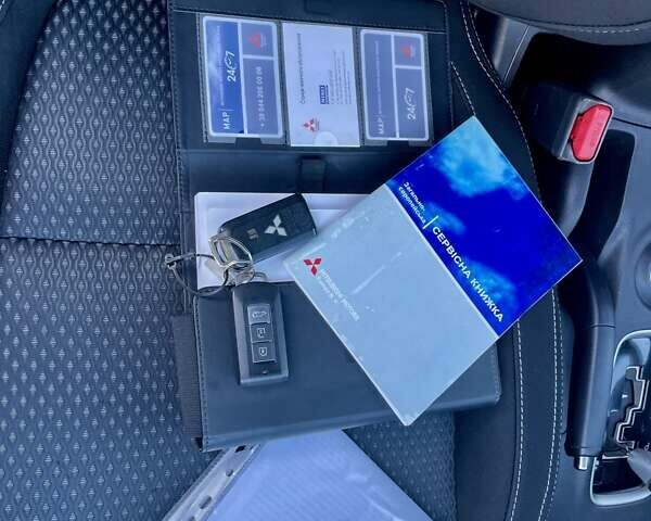 Белый Мицубиси Аутлендер, объемом двигателя 2 л и пробегом 146 тыс. км за 14500 $, фото 1 на Automoto.ua