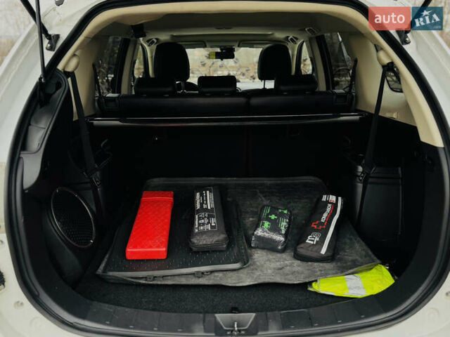 Белый Мицубиси Аутлендер, объемом двигателя 2.2 л и пробегом 140 тыс. км за 16200 $, фото 84 на Automoto.ua