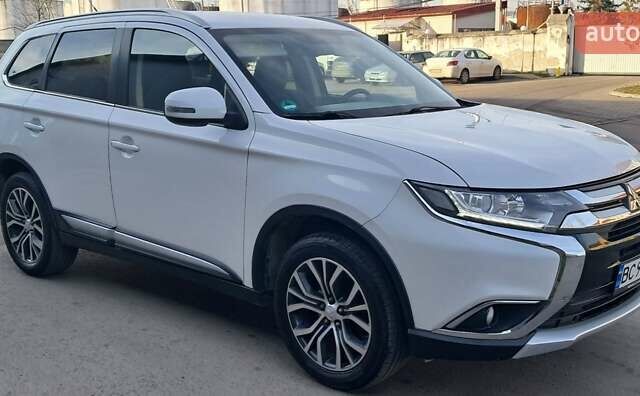 Білий Міцубісі Аутлендер, об'ємом двигуна 2.3 л та пробігом 130 тис. км за 14999 $, фото 8 на Automoto.ua