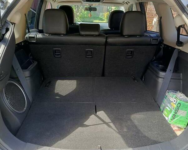 Белый Мицубиси Аутлендер, объемом двигателя 2.36 л и пробегом 142 тыс. км за 15100 $, фото 8 на Automoto.ua