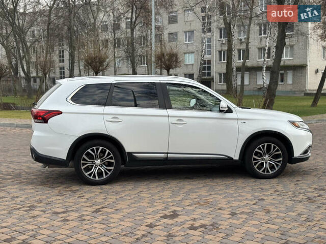 Белый Мицубиси Аутлендер, объемом двигателя 3 л и пробегом 310 тыс. км за 12700 $, фото 27 на Automoto.ua