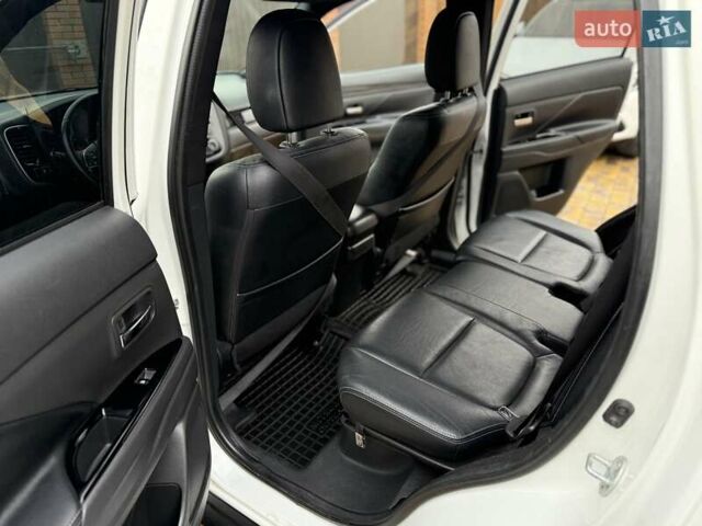 Белый Мицубиси Аутлендер, объемом двигателя 2.36 л и пробегом 191 тыс. км за 13950 $, фото 27 на Automoto.ua