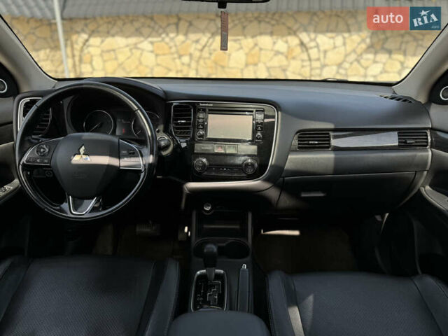 Белый Мицубиси Аутлендер, объемом двигателя 2.4 л и пробегом 150 тыс. км за 15000 $, фото 39 на Automoto.ua