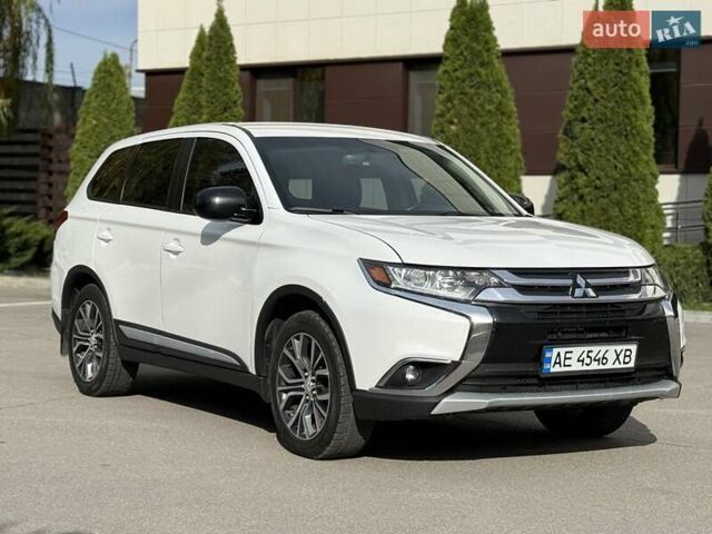 Міцубісі Аутлендер 2015 у Дніпро (Дніпропетровську) на Automoto.ua Білий Міцубісі Аутлендер, об'ємом двигуна 2.36 л та пробігом 178 тис. км за 14500 $, фото 7 на Automoto.ua