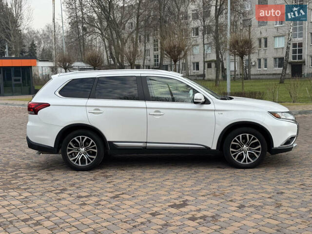 Белый Мицубиси Аутлендер, объемом двигателя 3 л и пробегом 310 тыс. км за 12700 $, фото 11 на Automoto.ua