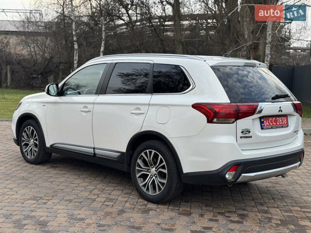 Белый Мицубиси Аутлендер, объемом двигателя 3 л и пробегом 310 тыс. км за 12700 $, фото 35 на Automoto.ua