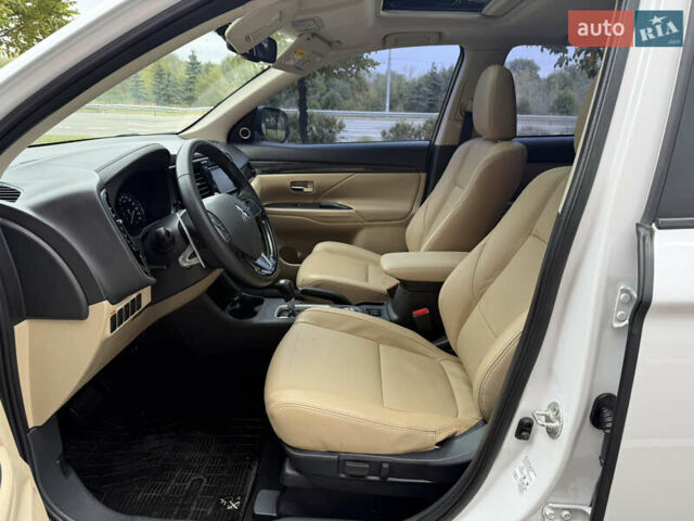 Белый Мицубиси Аутлендер, объемом двигателя 2.4 л и пробегом 160 тыс. км за 16500 $, фото 27 на Automoto.ua