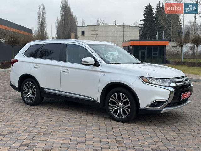 Белый Мицубиси Аутлендер, объемом двигателя 3 л и пробегом 310 тыс. км за 12700 $, фото 8 на Automoto.ua