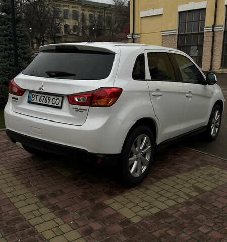 Белый Мицубиси Аутлендер, объемом двигателя 2 л и пробегом 161 тыс. км за 9200 $, фото 3 на Automoto.ua
