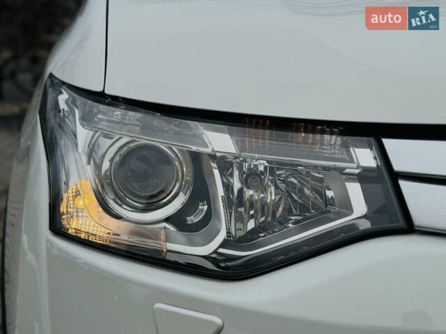 Белый Мицубиси Аутлендер, объемом двигателя 2.2 л и пробегом 140 тыс. км за 16200 $, фото 12 на Automoto.ua