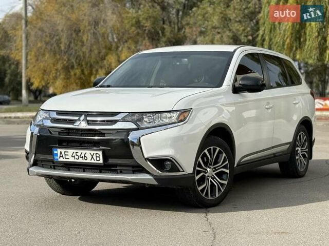 Міцубісі Аутлендер 2015 у Дніпро (Дніпропетровську) на Automoto.ua Білий Міцубісі Аутлендер, об'ємом двигуна 2.36 л та пробігом 178 тис. км за 14500 $, фото 2 на Automoto.ua