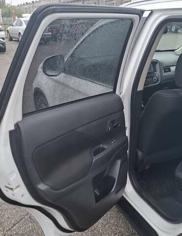 Білий Міцубісі Аутлендер, об'ємом двигуна 2.3 л та пробігом 158 тис. км за 18200 $, фото 13 на Automoto.ua