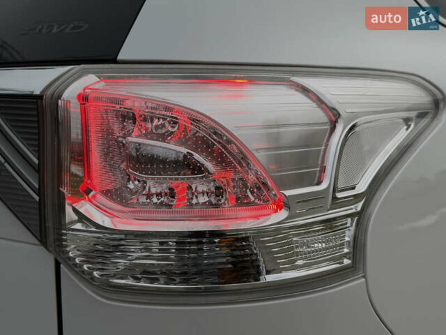 Белый Мицубиси Аутлендер, объемом двигателя 2.2 л и пробегом 140 тыс. км за 16200 $, фото 35 на Automoto.ua